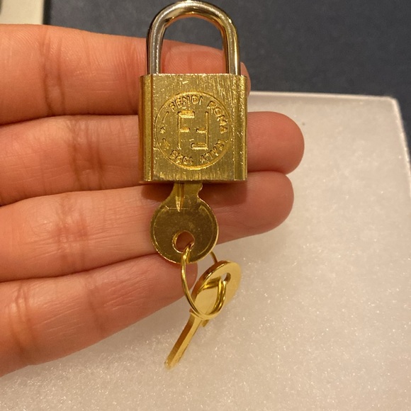 FENDI lock and two key keys 🔐 great condition - Picture 10 of 11